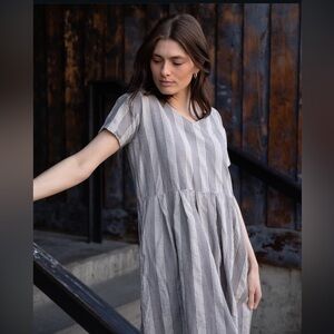 Striped Short-Sleeve Midi Dress in Light Gray